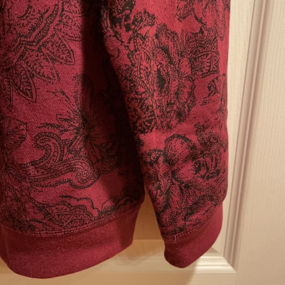 Karen Scott Red black deco design sweatshirt NWT - Picture 3 of 4